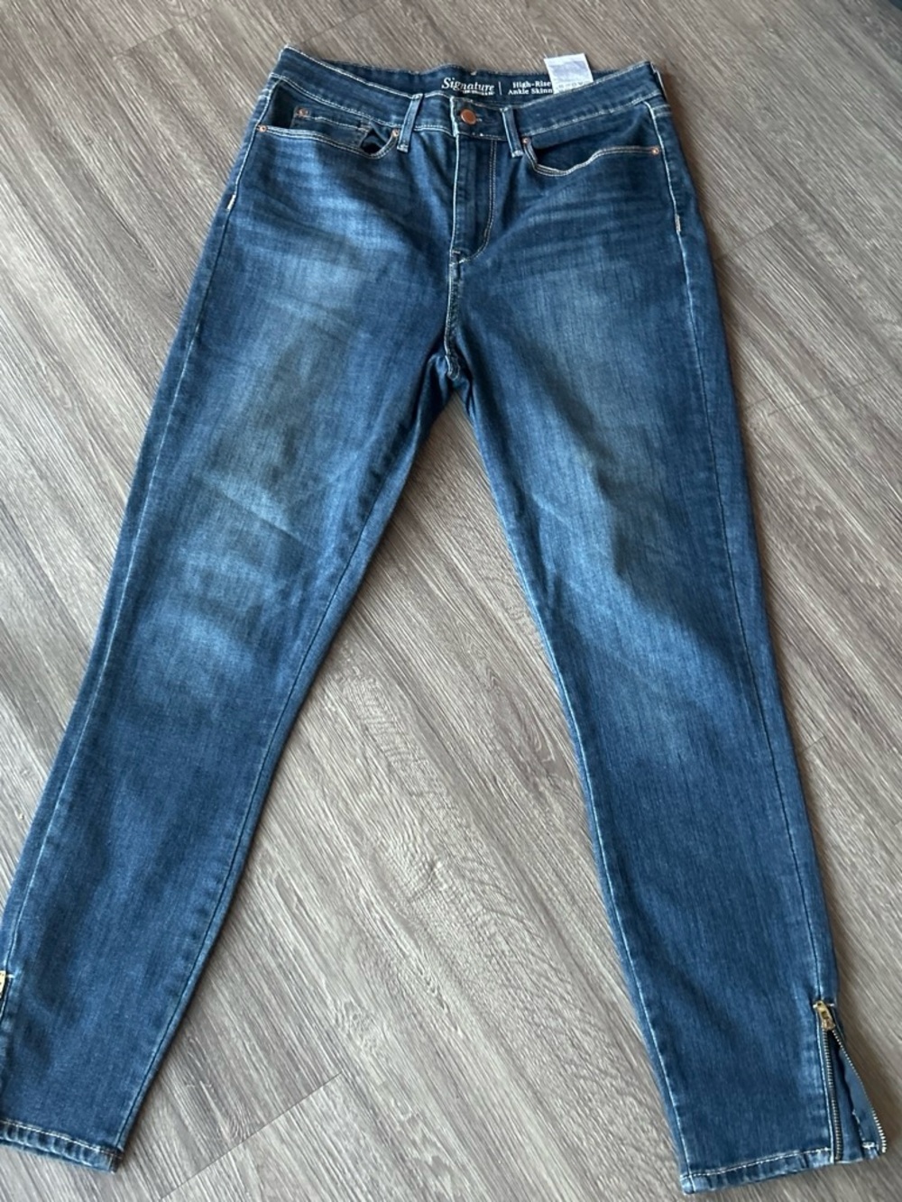 Signature by Levi Strauss Women's Skinny Jeans in Dark Blue Wash